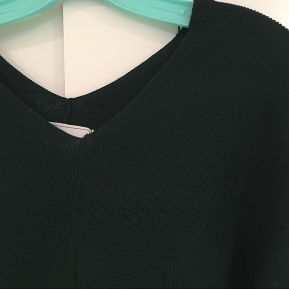 Gorgeous hunter green crop sweater - Picture 2 of 5